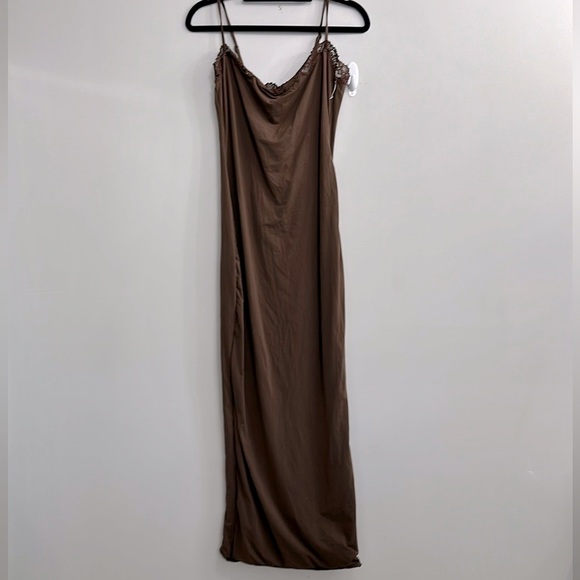 SKIMS FITS EVERYBODY LACE LONG SLIP DRESS - Picture 6 of 9